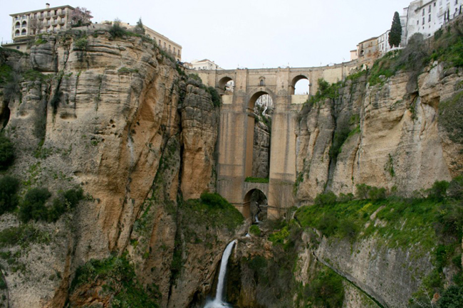 9. Cầu Puente Nuevo, thuộc&nbsp;thị trấn Galicia,&nbsp;Tây Ban Nha.