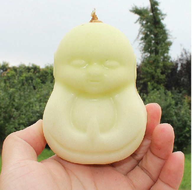 Quả lê có hình Phật độc đáo


