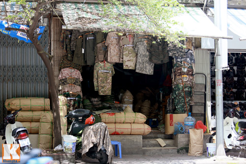 "Chợ" đồ lao động cho người thu nhập thấp ở Hà Nội - 1