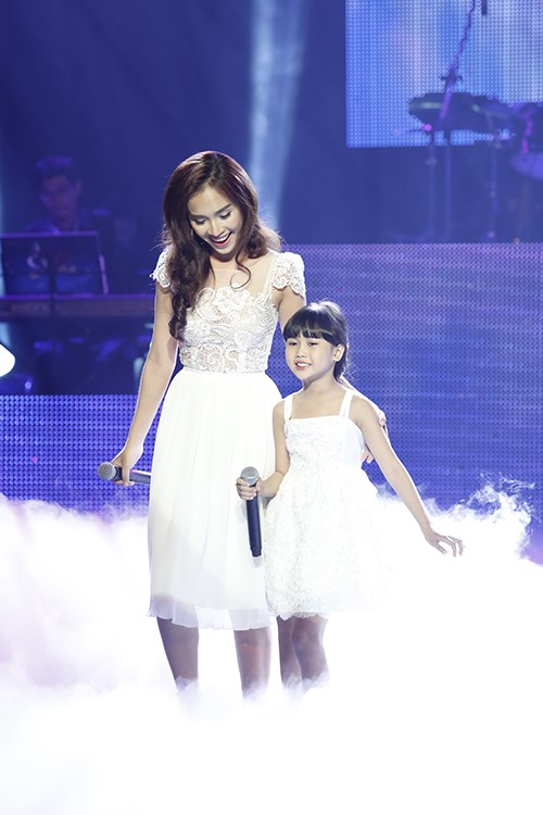 "Hiện tượng Youtube 8 tuổi" khoe giọng cao vút - 3