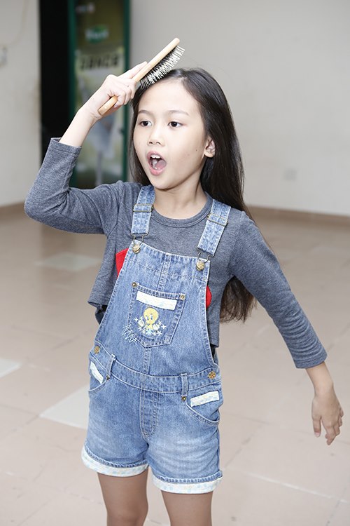 "Hiện tượng Youtube 8 tuổi" khoe giọng cao vút - 7