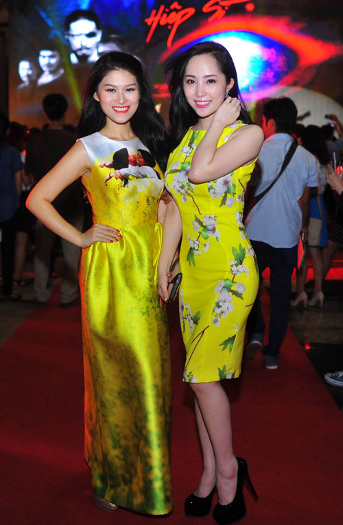 Jennifer Phạm diện váy da xuyên thấu đi xem phim - 3