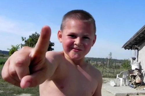 Video: Choáng váng với cơ bắp của cậu bé 9 tuổi - 2