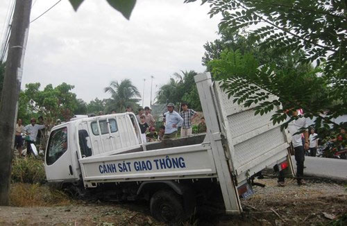 Nữ sinh lớp 9 bị xe CSGT tông vẫn hôn mê - 2