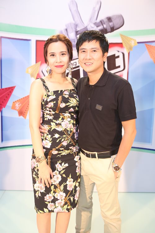 Con gái Giang - Hồ xinh xắn ủng hộ bố mẹ - 6