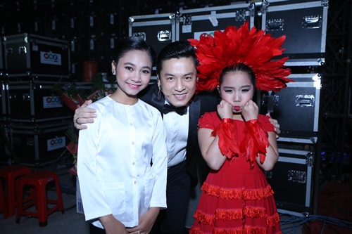 Con gái Giang - Hồ xinh xắn ủng hộ bố mẹ - 14