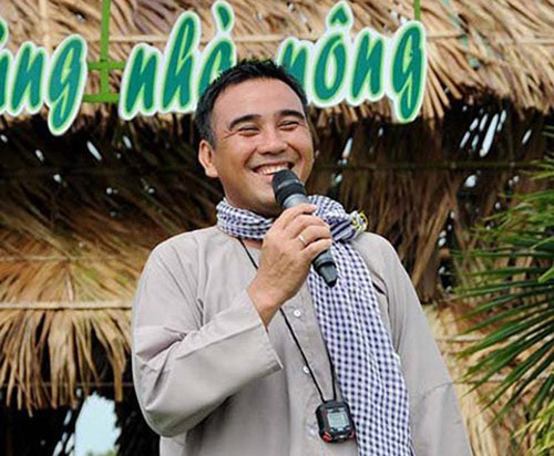 MC Quyền Linh: “Nửa đêm giặt quần áo cho vợ con là chuyện bình thường” - 1