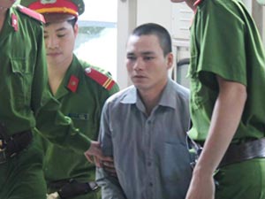 Tòa hoãn phiên xử, dân đòi đánh Lý Nguyễn Chung
