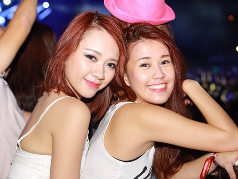 Hot girl chia sẻ về đêm nhạc của DJ số 1 thế giới - 5