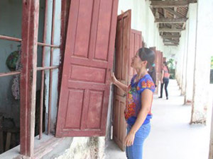 Giáo dục - du học - Vừa dạy vừa run dưới ngôi trường cũ nát