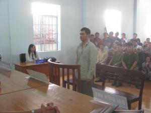 Pháp luật - Bắt gặp vợ ngoại tình, chém cụt chân tình địch