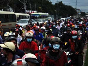 Tin tức trong ngày - Mưa lớn, người Sài Gòn “dậm chân tại chỗ” vì kẹt xe