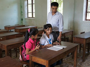 Giáo dục - du học - Vụ hơn 600 trẻ thất học: Cho con đi học, bị ném phân vào nhà