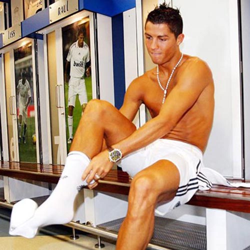 Hé lộ những điều ít biết về cuộc sống cá nhân của Ronaldo - 1