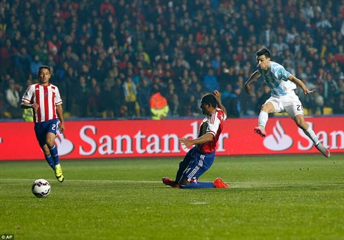 Không ghi bàn, Messi vẫn là "siêu nhân" - 3