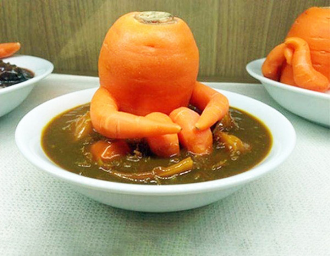 Củ cà rốt có “tư thế” lạ.