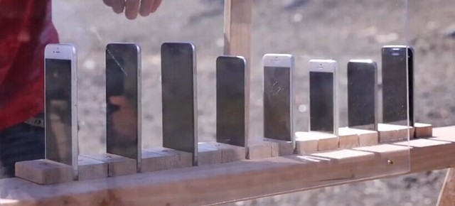 Bao nhiêu chiếc iPhone mới chặn được đạn AK-74? - 4