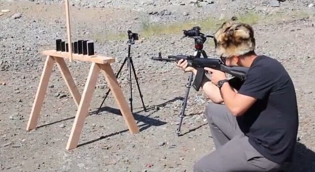 Bao nhiêu chiếc iPhone mới chặn được đạn AK-74? - 6