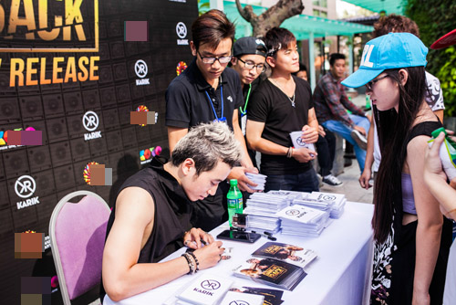 Karik điển trai trong buổi giới thiệu MV trăm triệu - 4