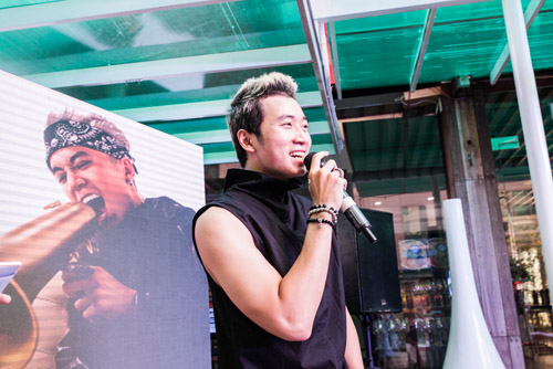 Karik điển trai trong buổi giới thiệu MV trăm triệu - 2