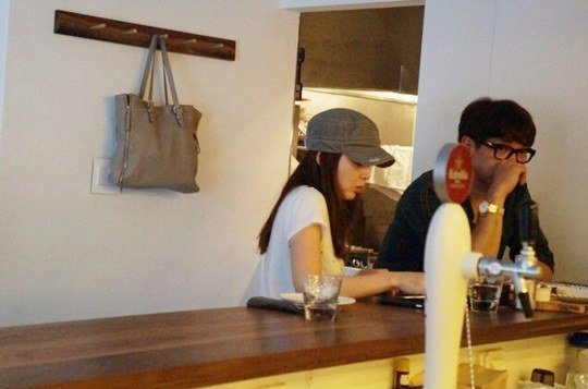 Lộ ảnh Kim Tae Hee hẹn hò Bi Rain ở khu nhà giàu - 1