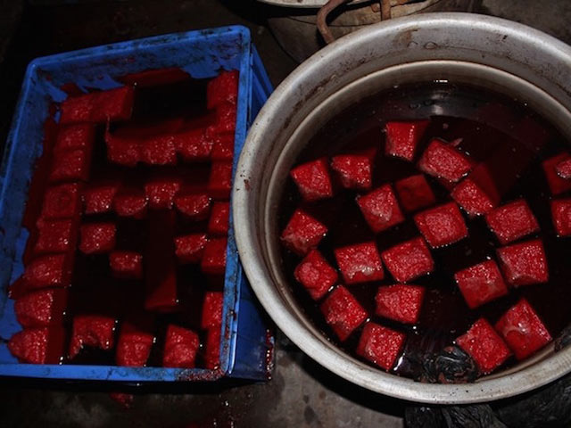 TQ: Kinh hoàng tiết vịt giả trong hóa chất ngâm xác người - 3