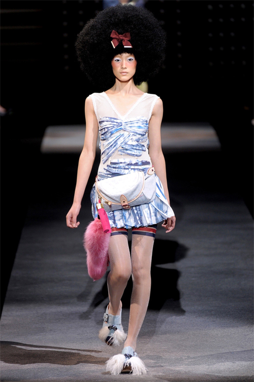 27 lần tỏa sáng rực rỡ của siêu mẫu giàu nhất châu Á - 12