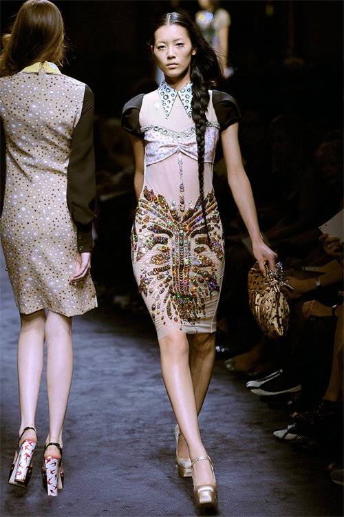 27 lần tỏa sáng rực rỡ của siêu mẫu giàu nhất châu Á - 11