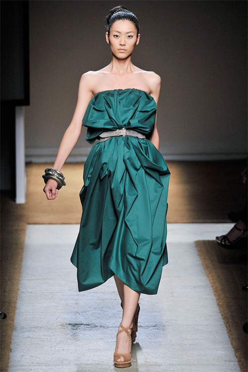 27 lần tỏa sáng rực rỡ của siêu mẫu giàu nhất châu Á - 4