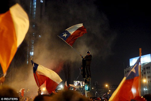 Chile chìm vào bạo loạn sau khi vô địch Copa - 1