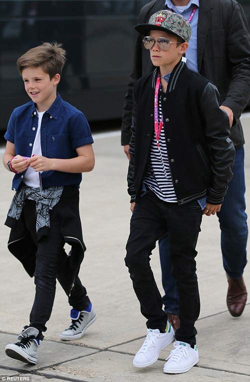 Sao 360 độ 6/7: Dàn sao MU khoe “siêu xe” - 4