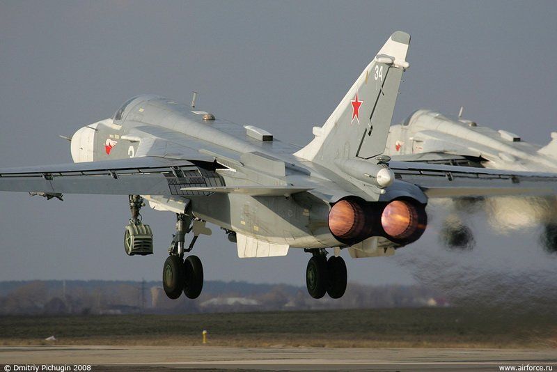 Máy bay ném bom S-24 rơi tại Nga, 2 phi công thiệt mạng - 1