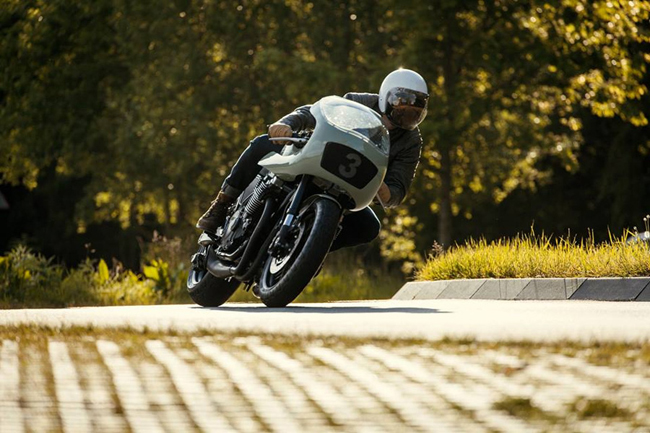 Hãng độ Numbnut Motorcycles có trụ sở tại Amsterdam (Hà Lan) vừa cho ra mắt phiên bản độ của chiếc Yamaha XJR1300, theo phong cách Cafe racer cực nam tính và phong cách.
