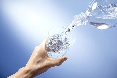 Uống nước sai cách: Có thể đột tử, loạn nhịp tim - 1