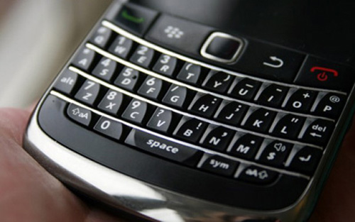 Huyền thoại BlackBerry 9700 new gây bão chỉ 1,1 triệu đồng - 2