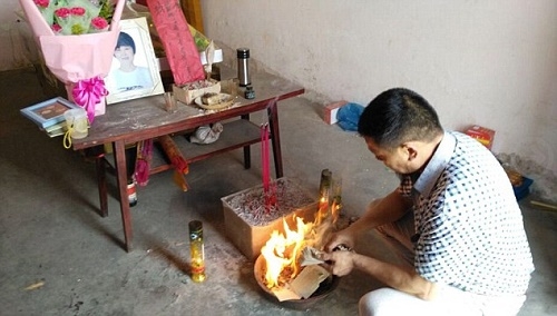 Những câu chuyện rùng rợn về tình yêu với thi hài người chết - 2