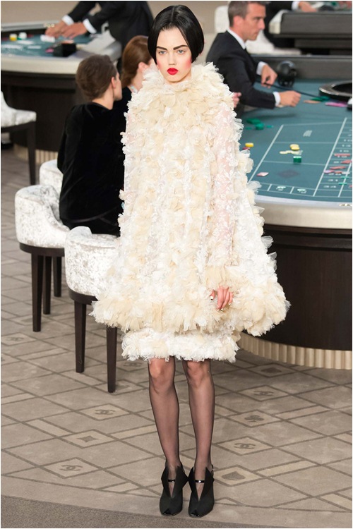 Các kiều nữ Chanel “đại náo” sòng bạc - 9