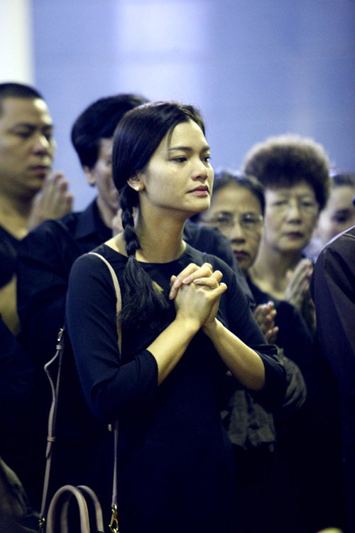 Vợ NS An Thuyên khóc ngất nhìn mặt chồng lần cuối - 2