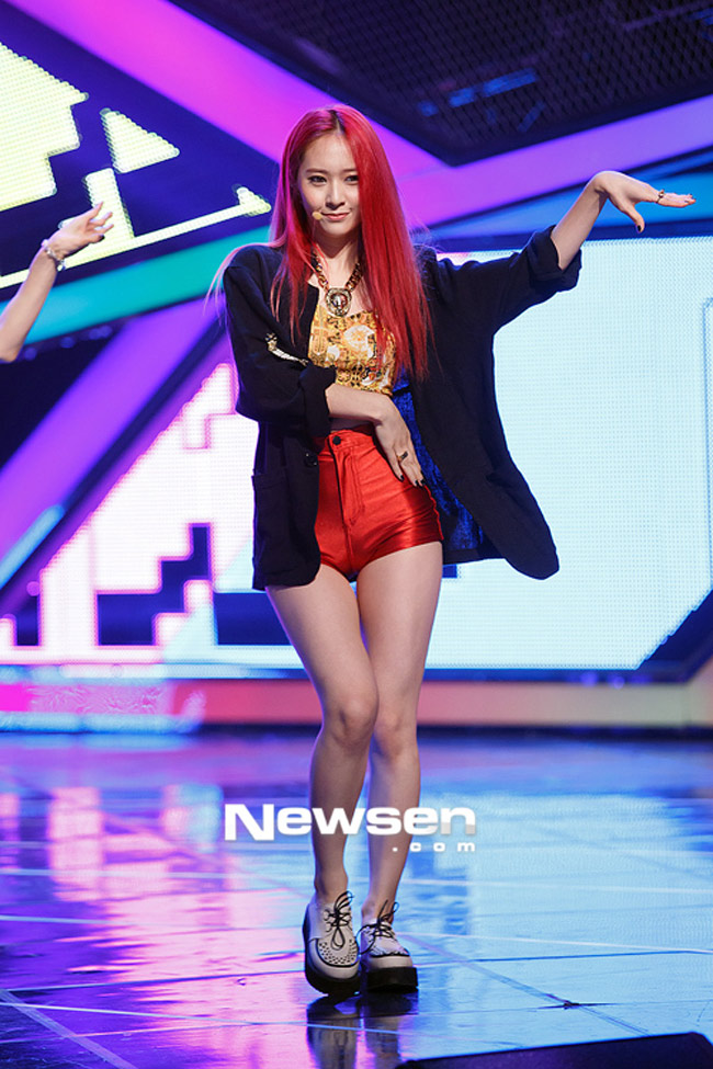 Quần 5cm siêu bó ngập tràn sân khấu K-Pop - 7