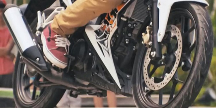 Honda Sonic 150R Repsol giá 34 triệu đồng hợp với giới trẻ - 4