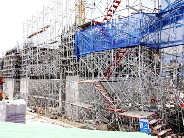 Hiện trường đổ nát vụ sập giàn giáo công trình 17 tầng ở TP.HCM - 2
