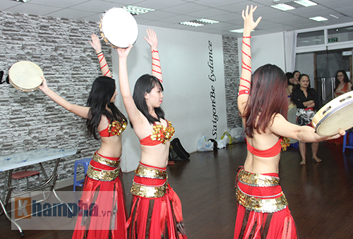 Hot girl Sài Gòn say mê "luyện công" trổ tài múa bụng - 11