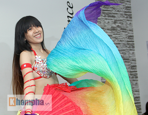 Hot girl Sài Gòn say mê "luyện công" trổ tài múa bụng - 4