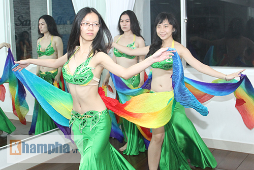 Hot girl Sài Gòn say mê "luyện công" trổ tài múa bụng - 7