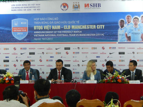 Đại diện Man City “né” câu hỏi về đội hình sang Việt Nam - 1
