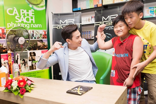 /Uploaded/vongoclinh/2015_07_10/YRUH1436522206-issac-4.jpg Isaac bán sạch single đầu tay trong 2 ngày - 8