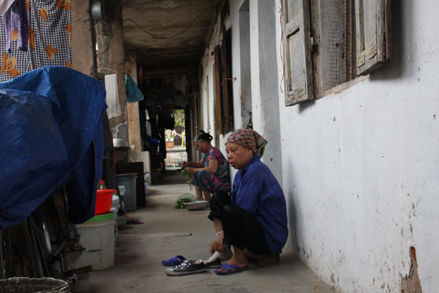 400 người sống trong khu nhà sắp sập giữa Thủ đô - 4