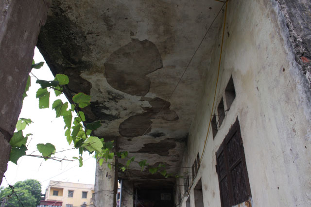 400 người sống trong khu nhà sắp sập giữa Thủ đô - 8