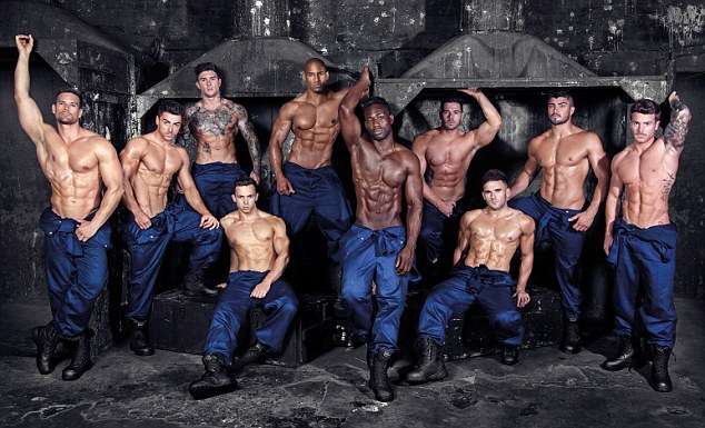 Khám phá cuộc sống dàn "trai nhảy thoát y" ngoài đời thật - 2