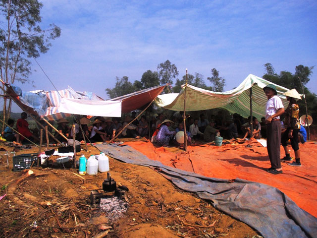 Thanh Hóa: Dân dựng lều ngăn cản xây bãi rác - 1